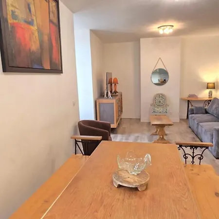 Apartment Panorama Du Sanctuaire 400 Metres De La Grotte 3 8 Personnes Parking Ferme Gratuit Lourdes