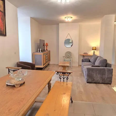 Panorama Du Sanctuaire 400 Metres De La Grotte 3 8 Personnes Parking Ferme Gratuit Appartement *