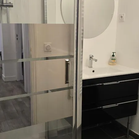 Panorama Du Sanctuaire 400 Metres De La Grotte 3 8 Personnes Parking Ferme Gratuit Apartment Lourdes